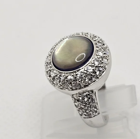 Vintage Mother of Pearl Sterling Silver Diamond Ring Size 7! - Picture 3 of 7